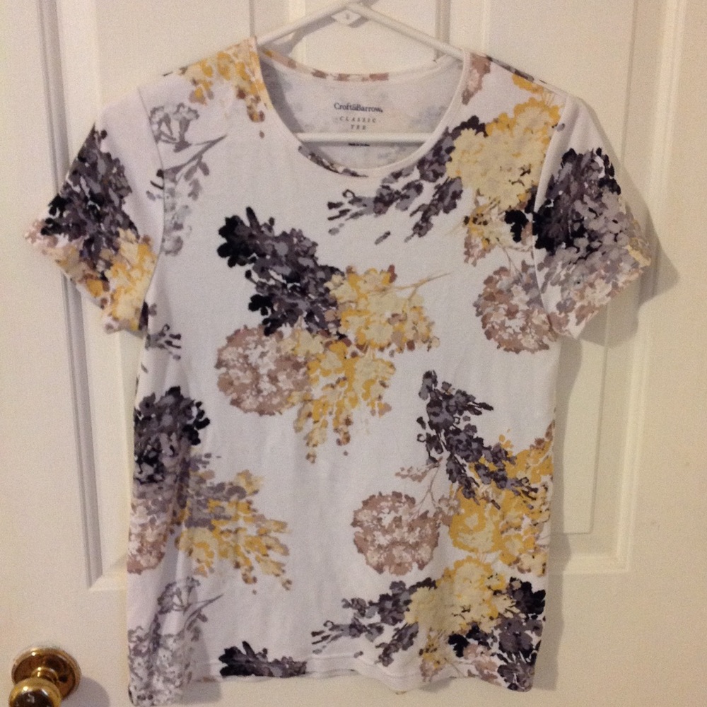 Croft &Barrow Sz S Classic Tee black & gold floral